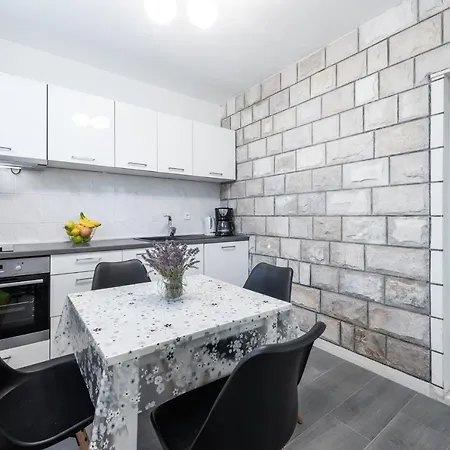 & Braticevic Apartment