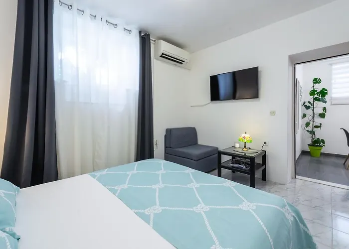 Apartament & Braticevic *